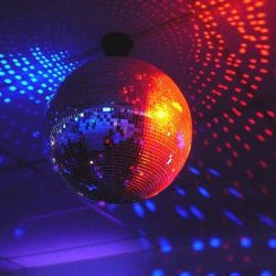 disco-ball-fickr-sabastianniedich